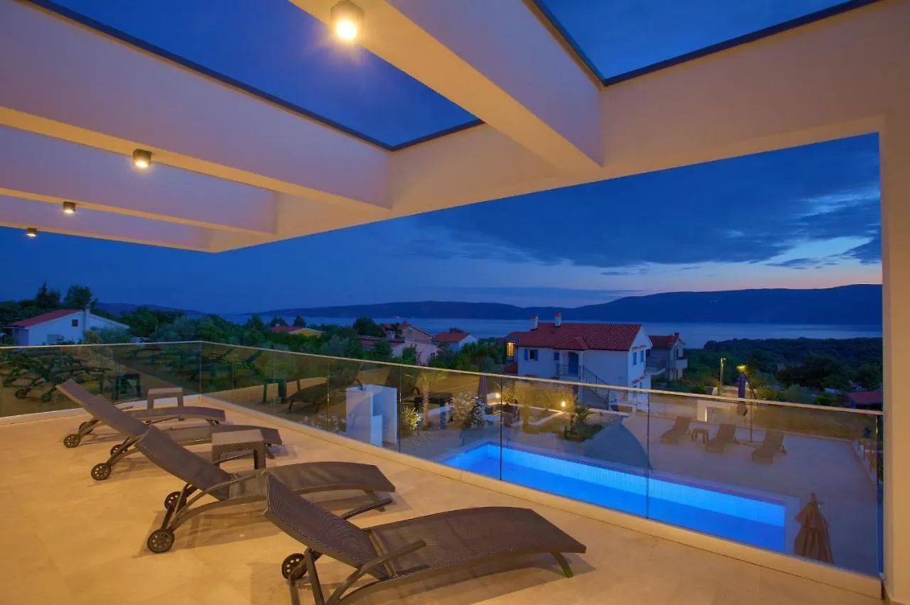 Villa Quadra With Heated Pool Pinezići