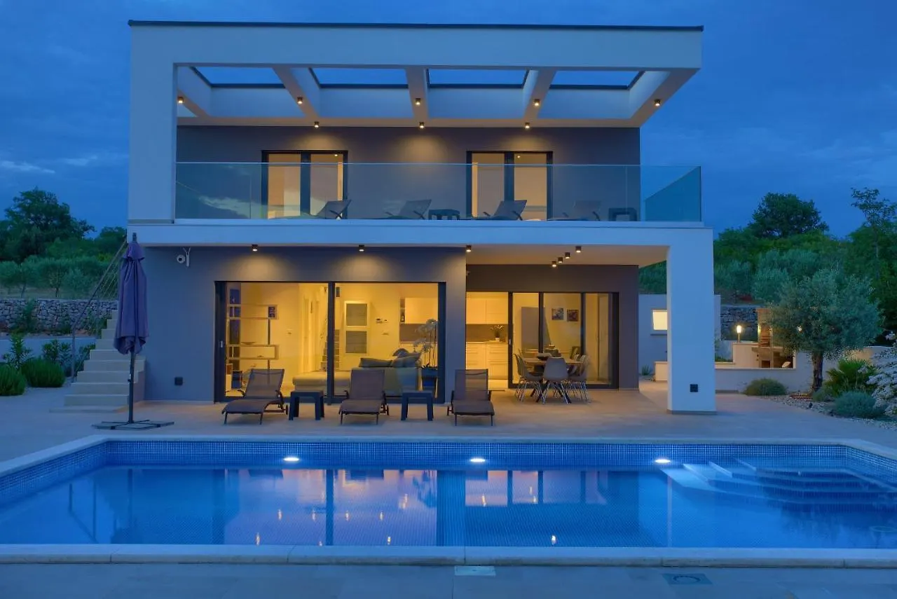 Villa Quadra With Heated Pool Pinezići 0*,  Croácia