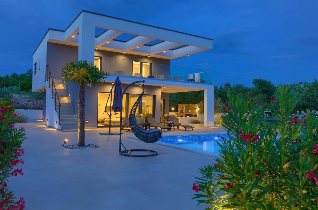 Villa Quadra With Heated Pool Pinezići Croácia