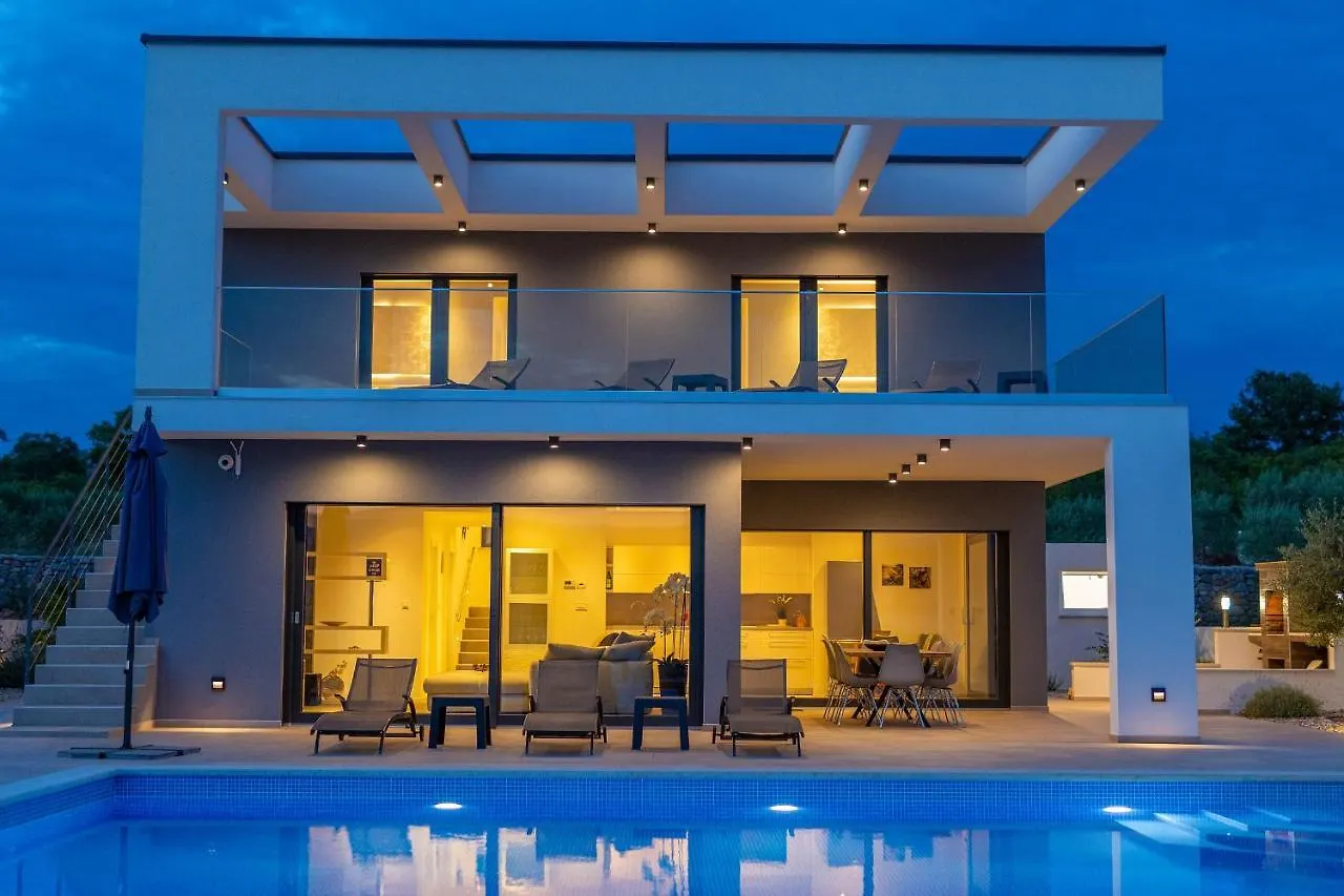 Villa Quadra With Heated Pool Pinezići Croácia