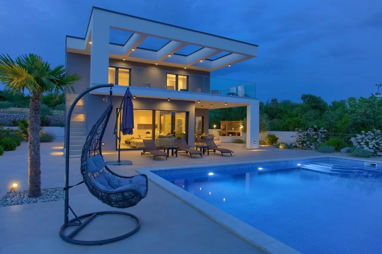 Villa Quadra With Heated Pool Pinezići