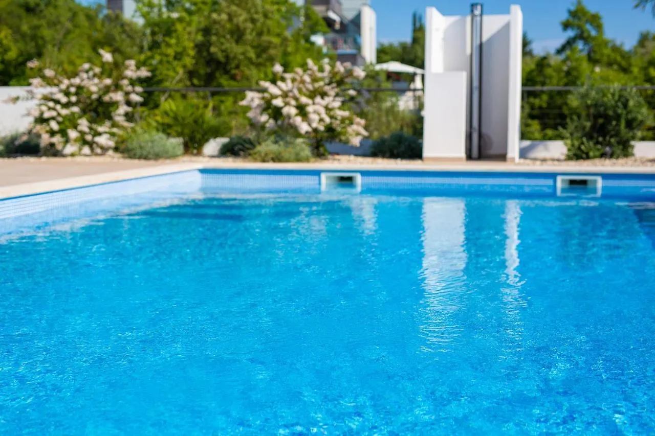 Villa Quadra With Heated Pool Pinezići Croácia