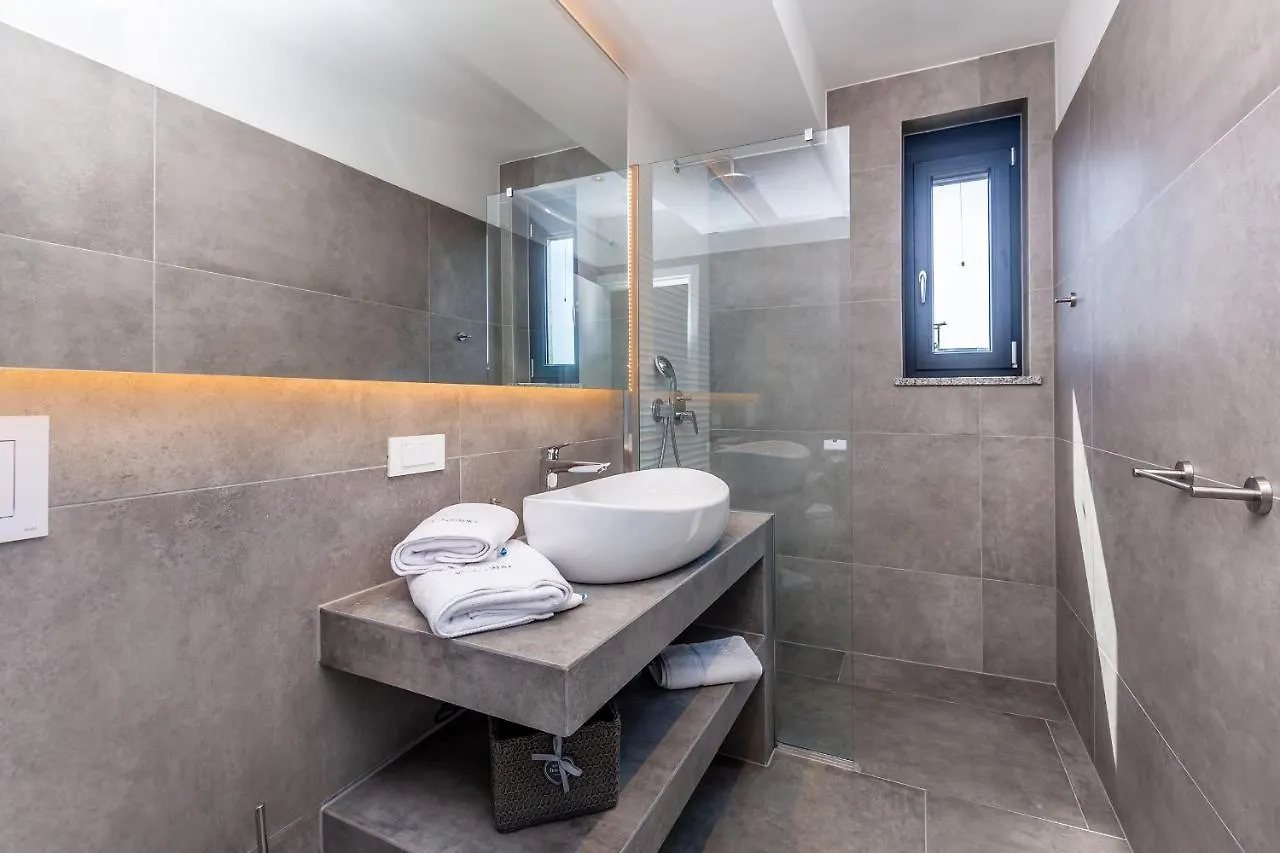 Villa Quadra With Heated Pool Pinezići 0*,