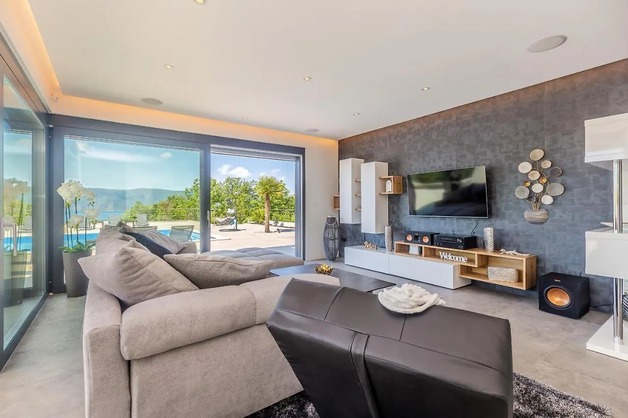 Villa Quadra With Heated Pool Pinezići