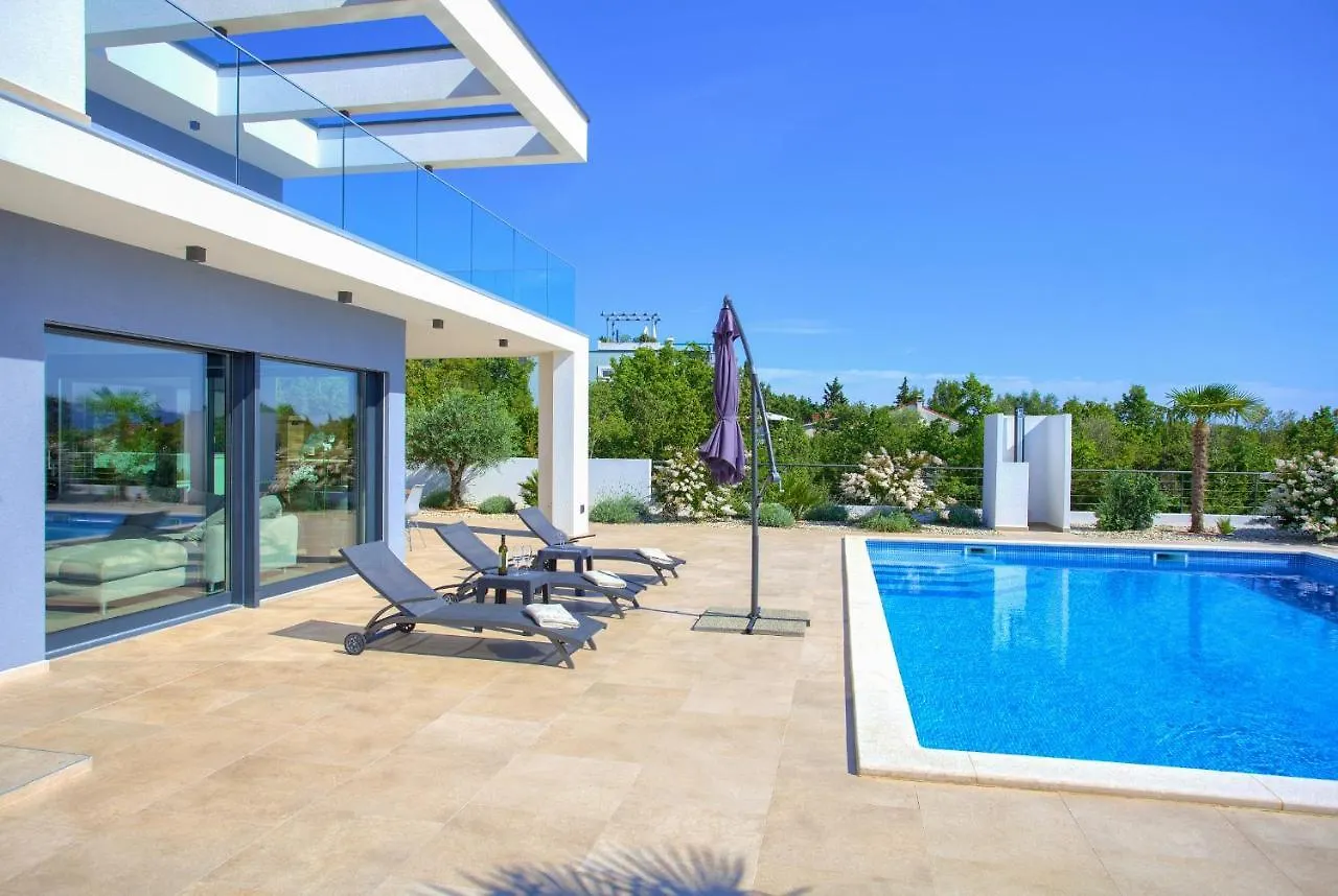 Villa Quadra With Heated Pool Pinezići 0*,  Croácia
