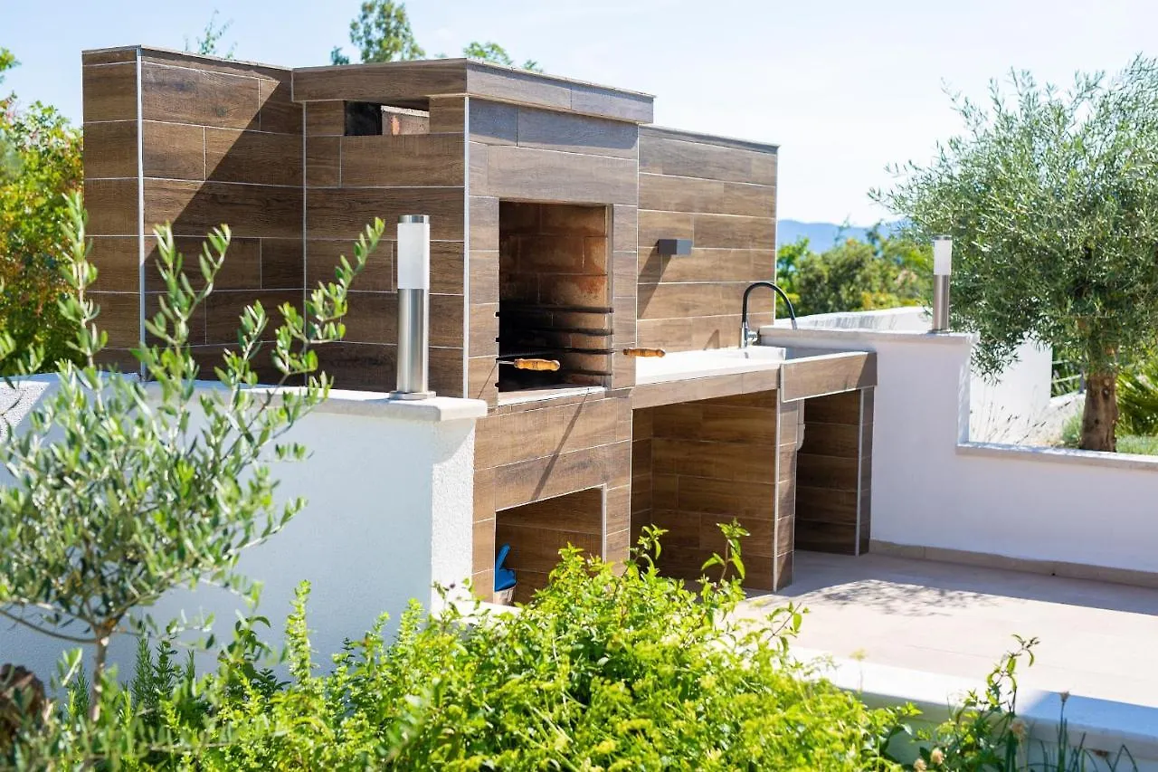 Villa Quadra With Heated Pool Pinezići Croácia