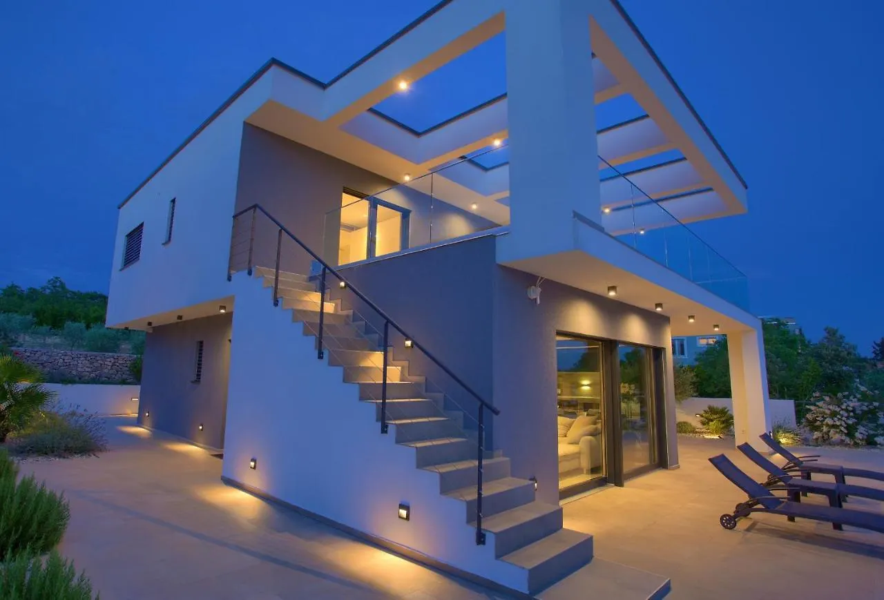 Villa Quadra With Heated Pool Pinezići Croácia