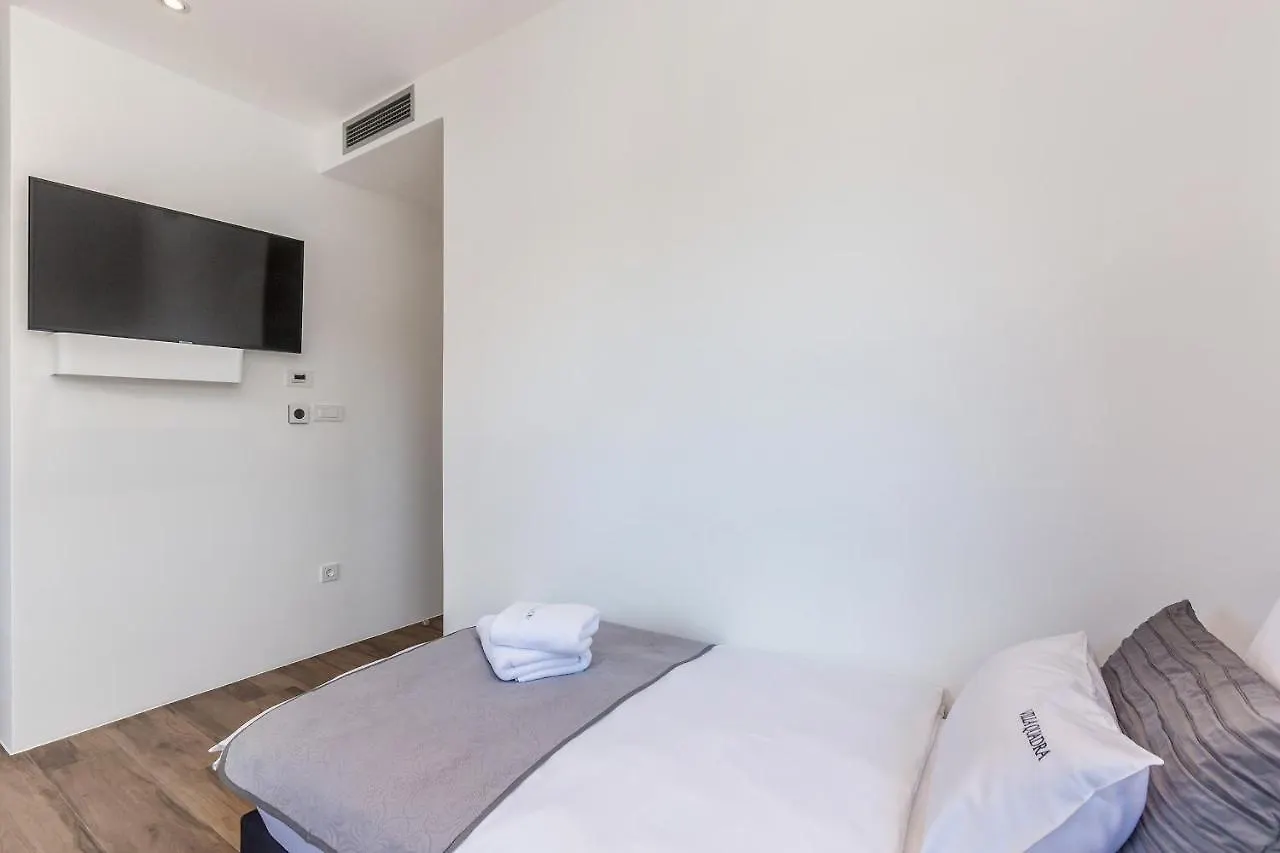 Villa Quadra With Heated Pool Pinezići