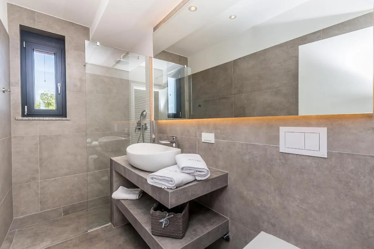 Villa Quadra With Heated Pool Pinezići