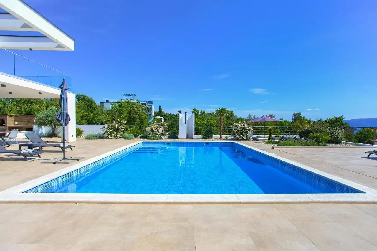 Villa Quadra With Heated Pool Pinezići