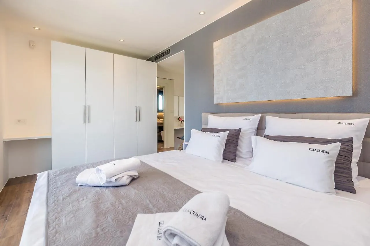 Villa Quadra With Heated Pool Pinezići