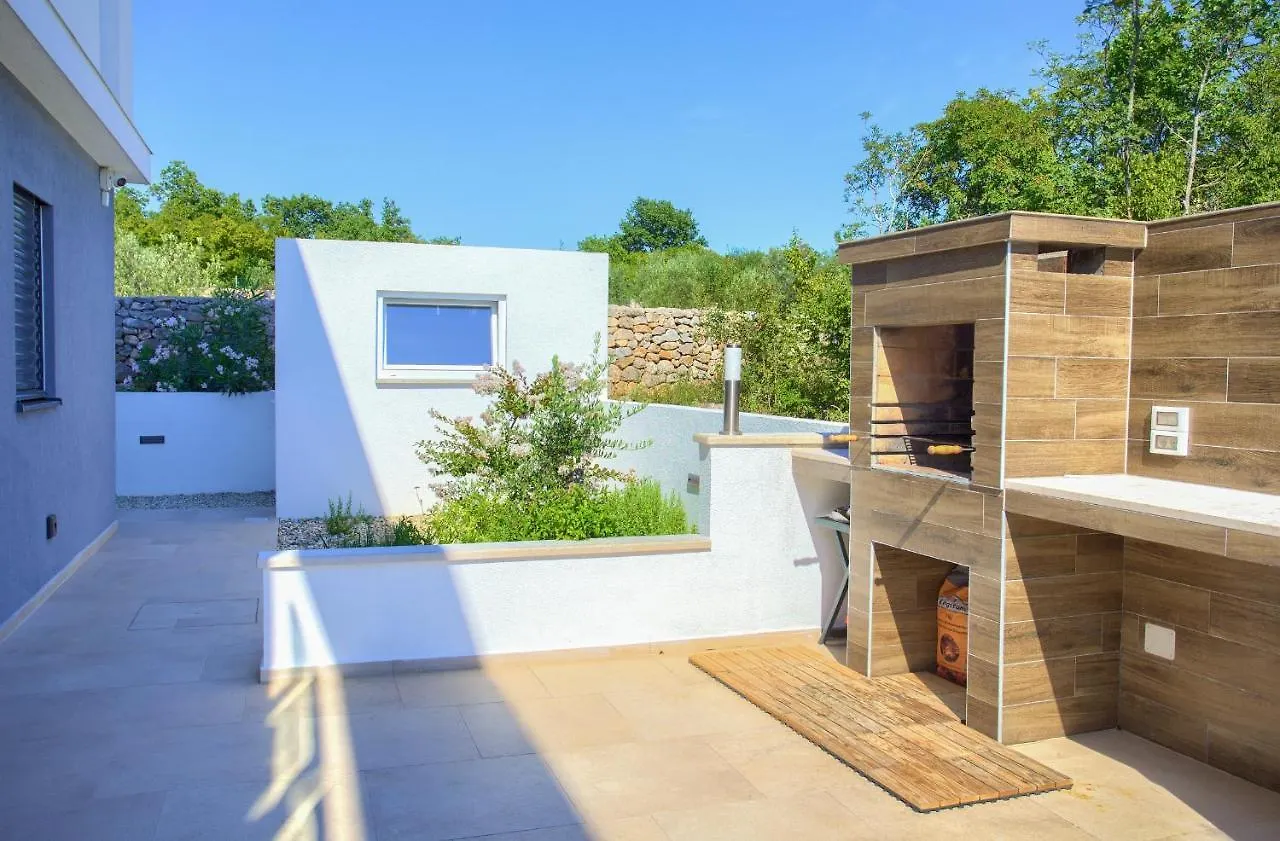 Villa Quadra With Heated Pool 0*, Pinezici (Krk)