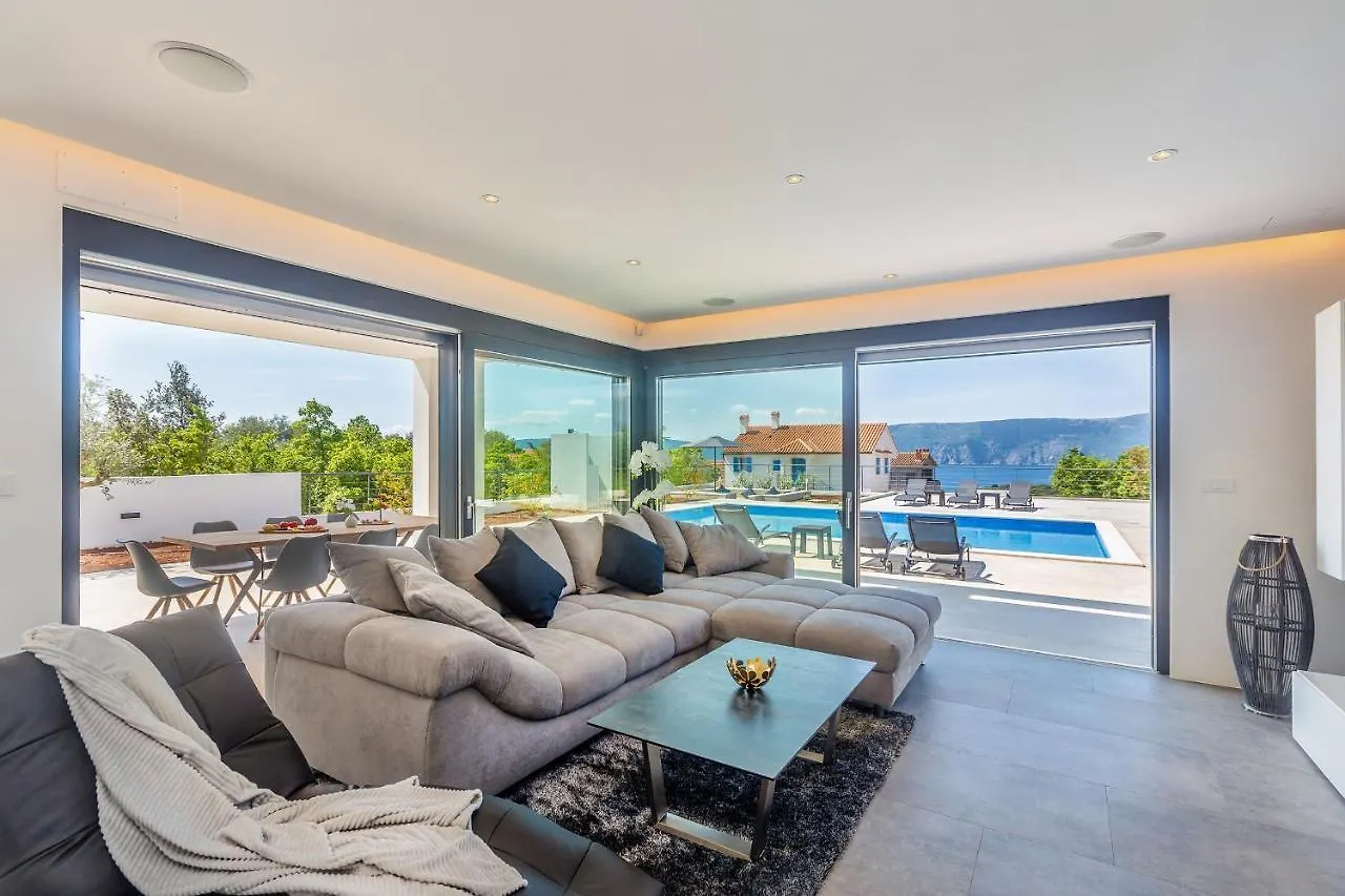 Villa Quadra With Heated Pool Pinezići Croácia