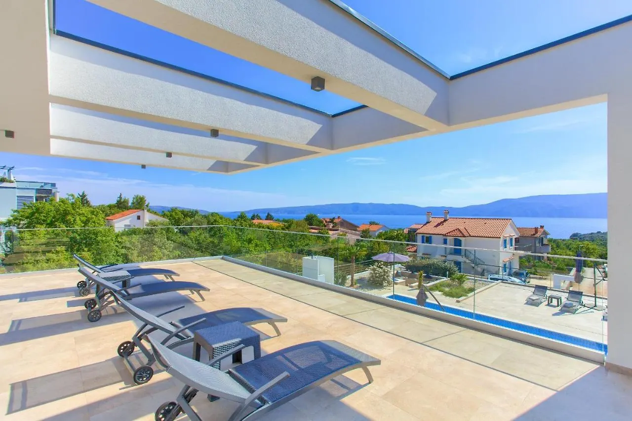Villa Quadra With Heated Pool Pinezići Croácia