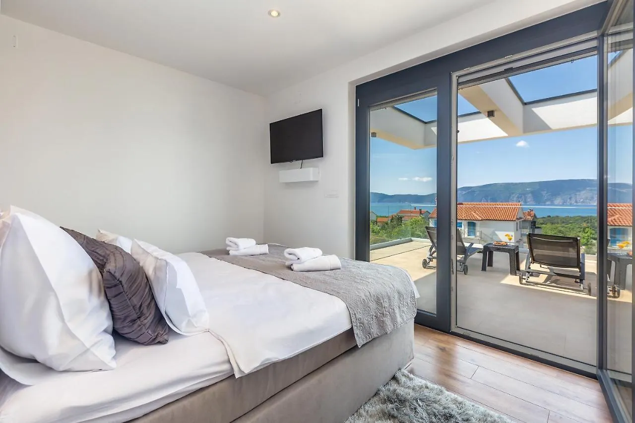 Villa Quadra With Heated Pool Pinezići 0*,