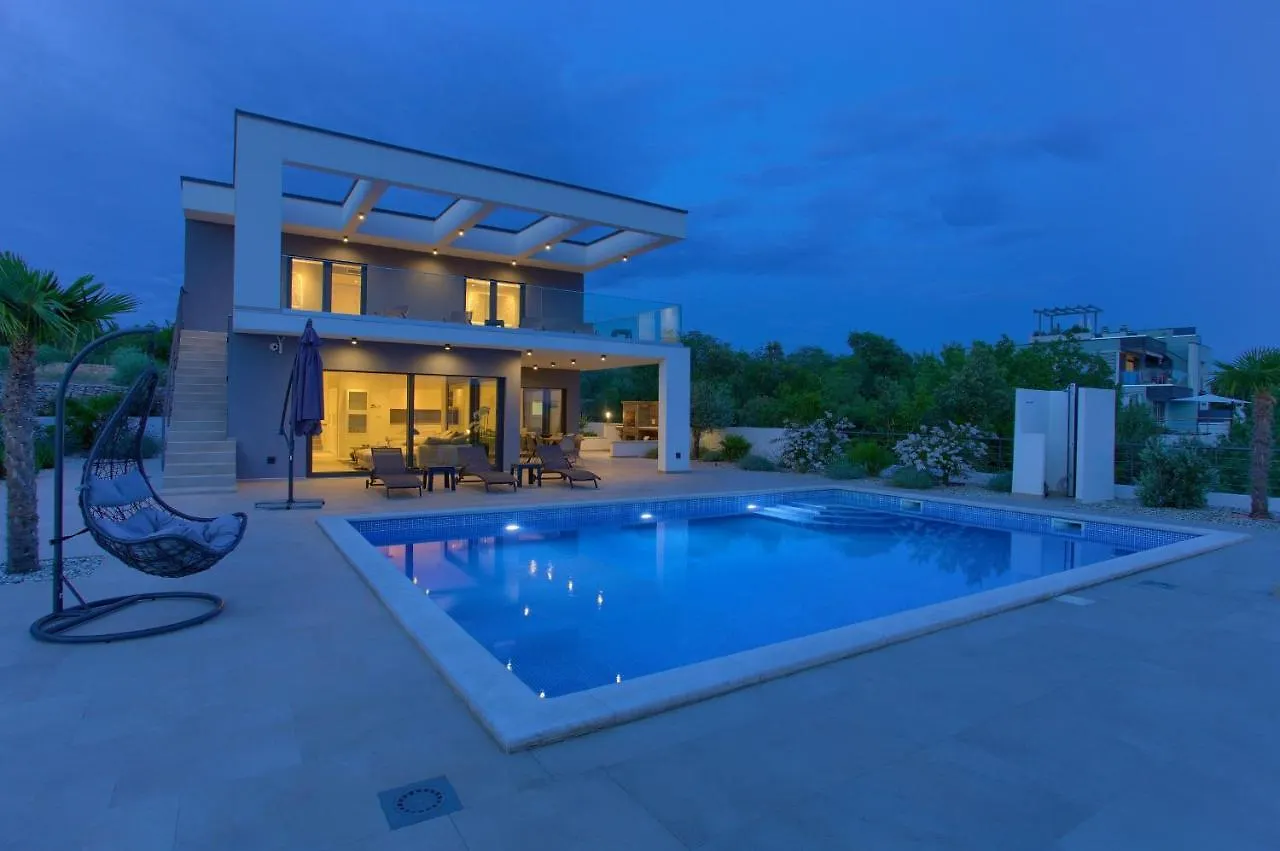 Villa Quadra With Heated Pool kontakti