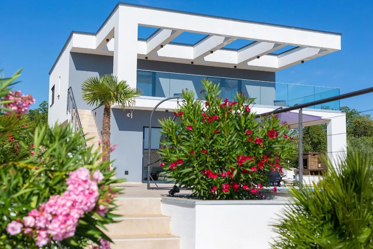 Pinezići Villa Quadra With Heated Pool קרואטיה