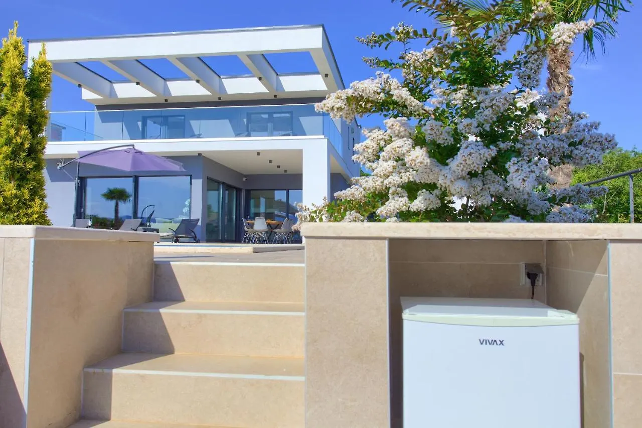 Pinezići Villa Quadra With Heated Pool 0*,